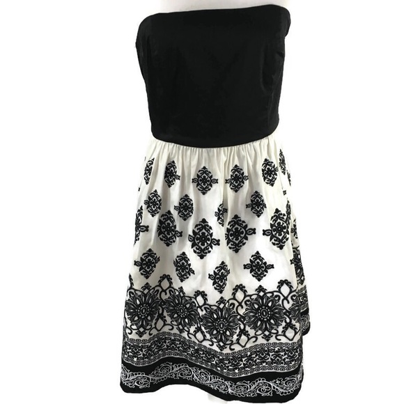 White House Black Market Dresses & Skirts - White House Black Market Strapless Embroider Dress